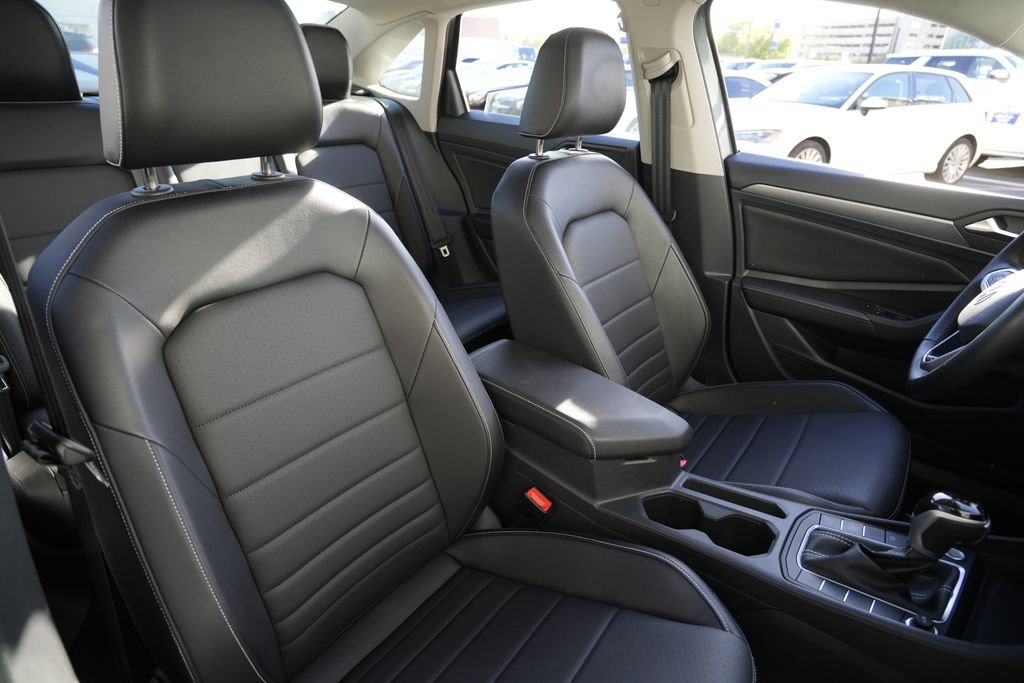 Used 2023 Volkswagen Jetta SE FWD image 31