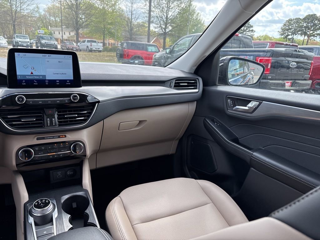 Used 2022 Ford Escape Titanium w/ Class II Trailer Tow Package image 11