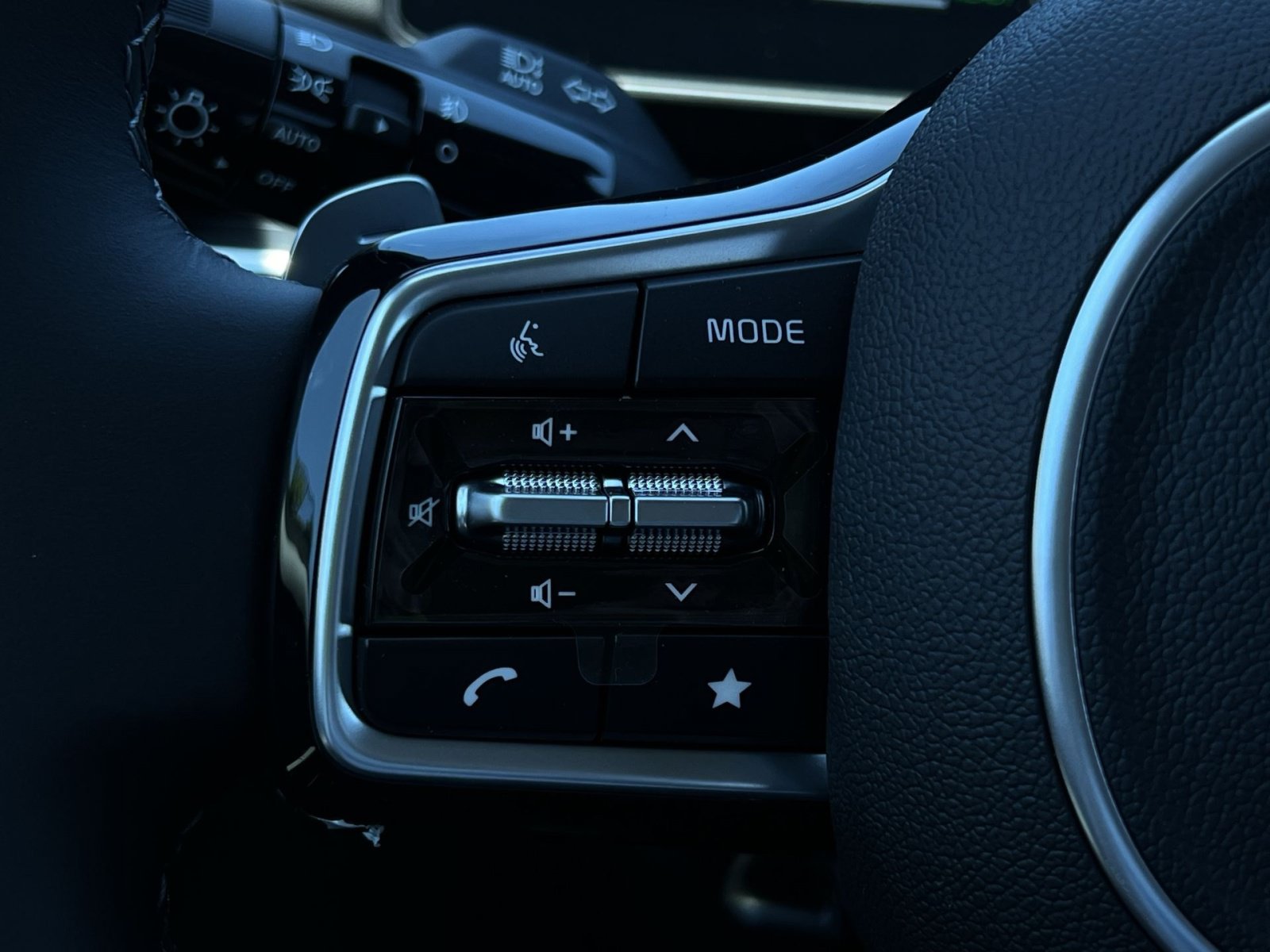 New 2026 Kia Carnival SX w/ SX Dark Edition Package FWD image 29