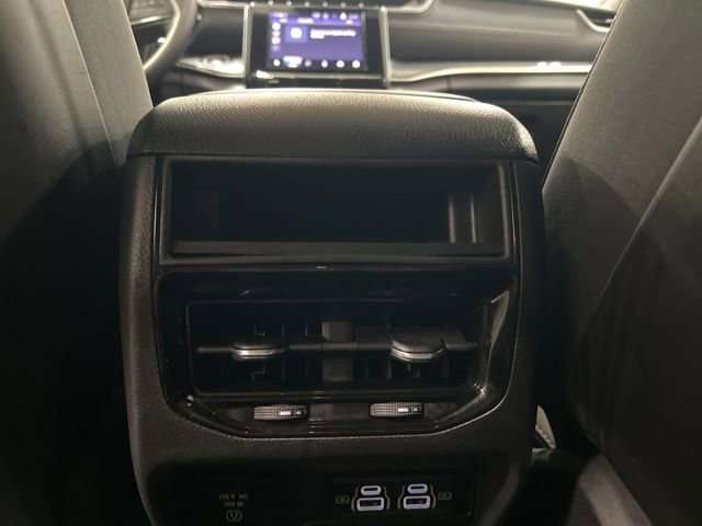 Used 2022 Jeep Grand Cherokee Altitude AWD/4WD image 15