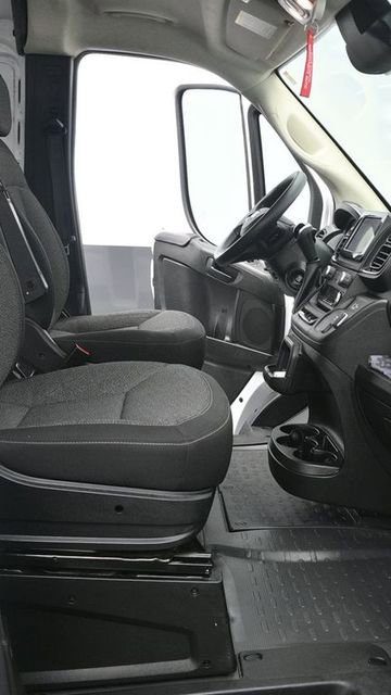 Used 2025 RAM ProMaster 2500 w/ Convenience Group image 10
