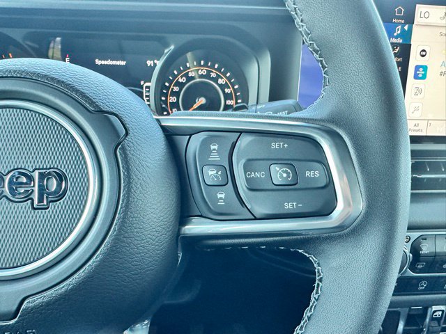 Used 2025 Jeep Wrangler Unlimited Sahara AWD/4WD image 16