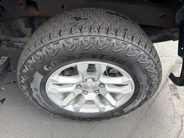 Used 2023 Chevrolet Silverado 1500 LT AWD/4WD image 22