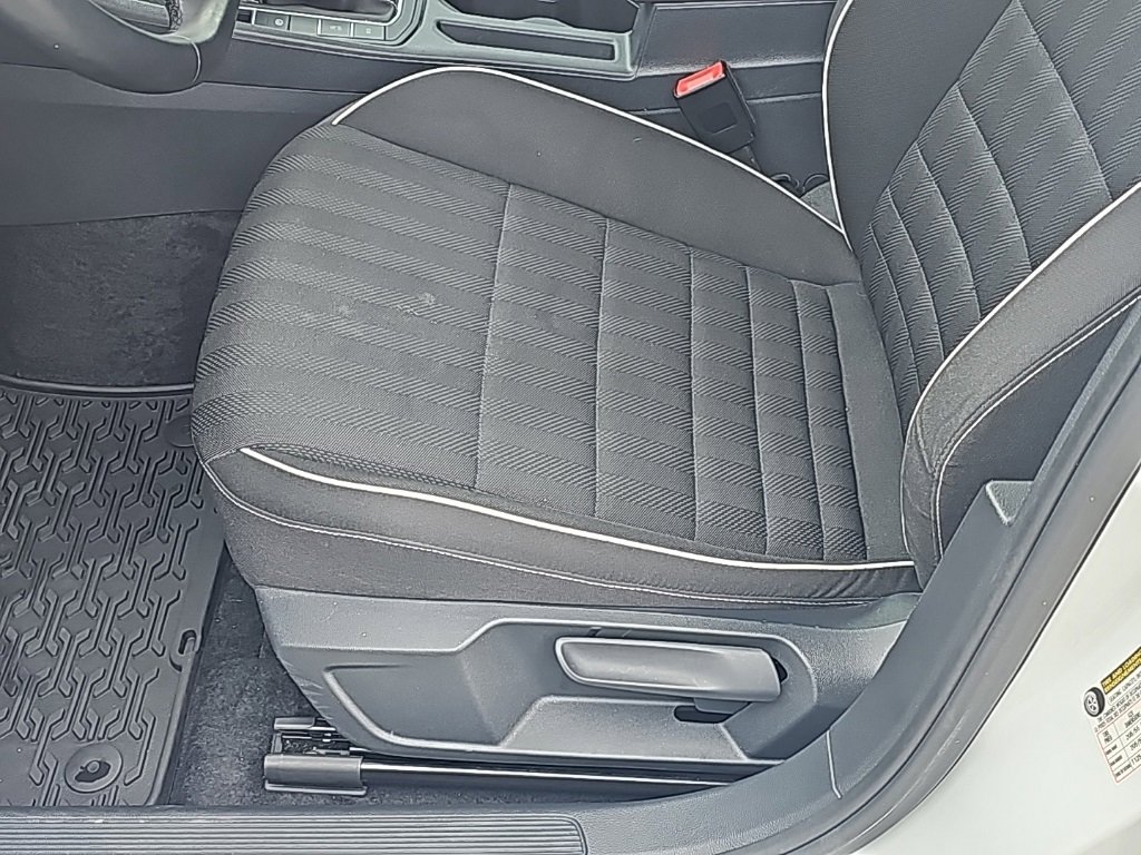 Used 2024 Volkswagen Jetta Sport image 10