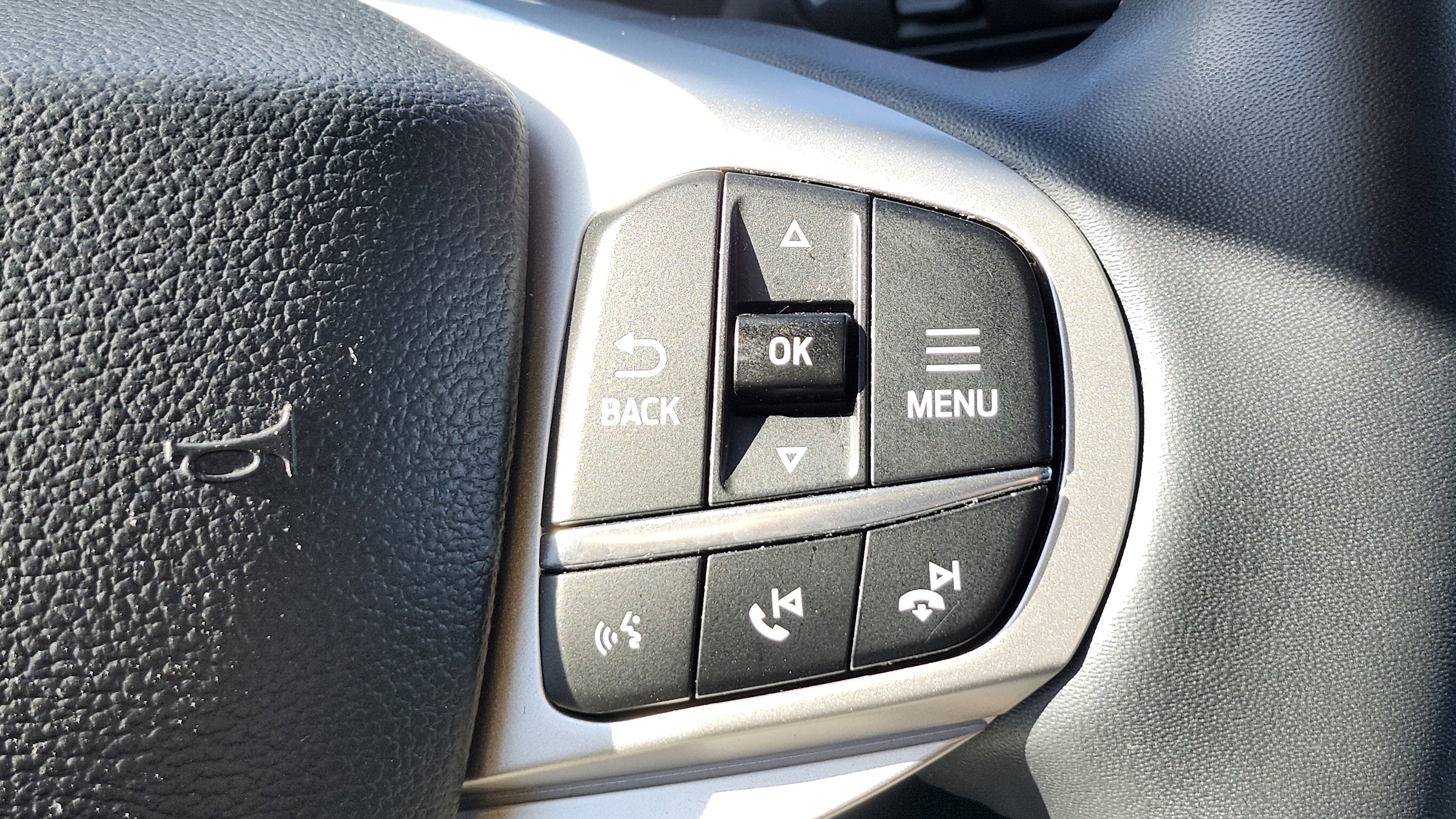 Used 2025 Ford Explorer Active image 36