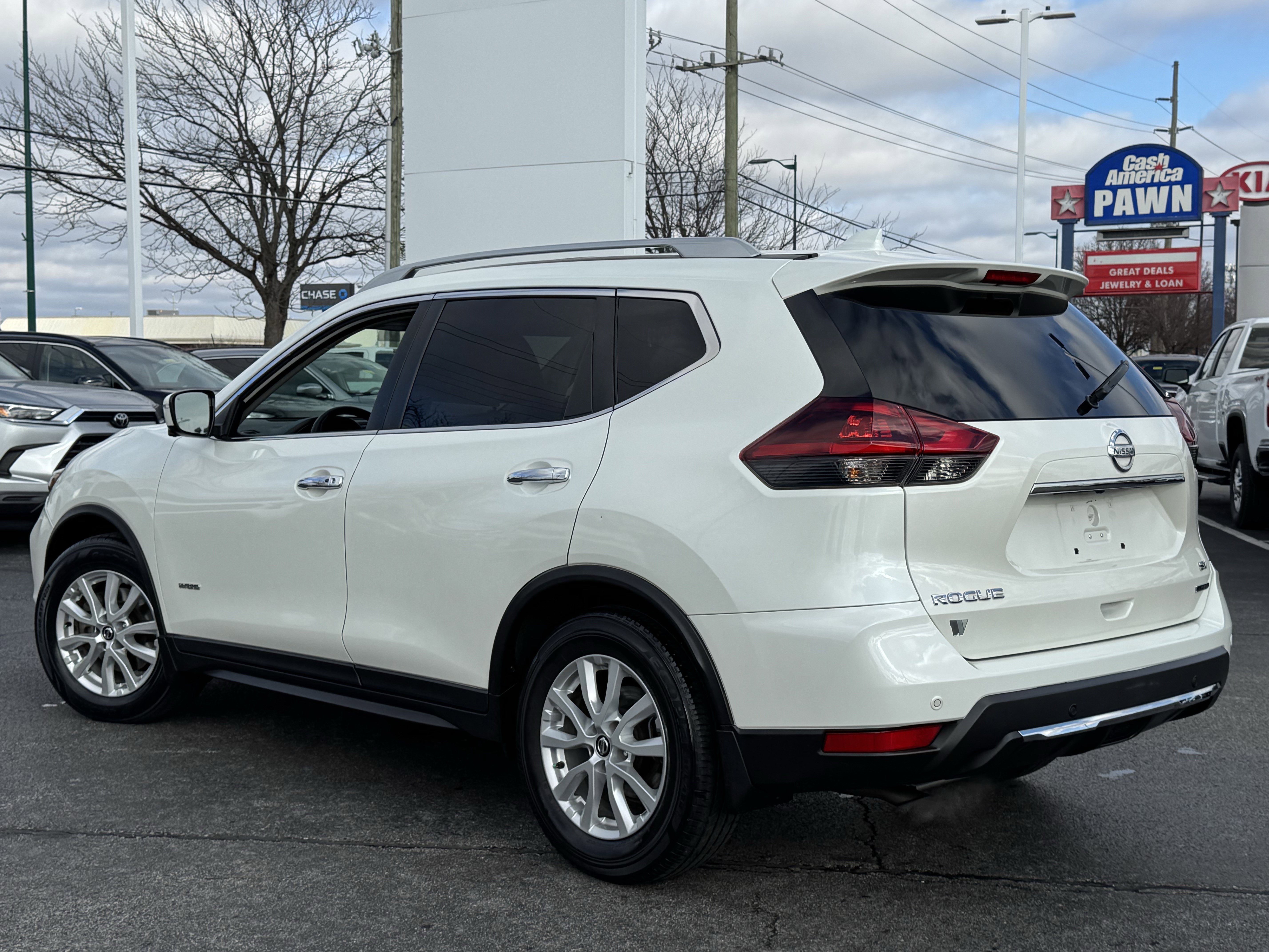 Used 2019 Nissan Rogue SV w/ Premium Package image 17
