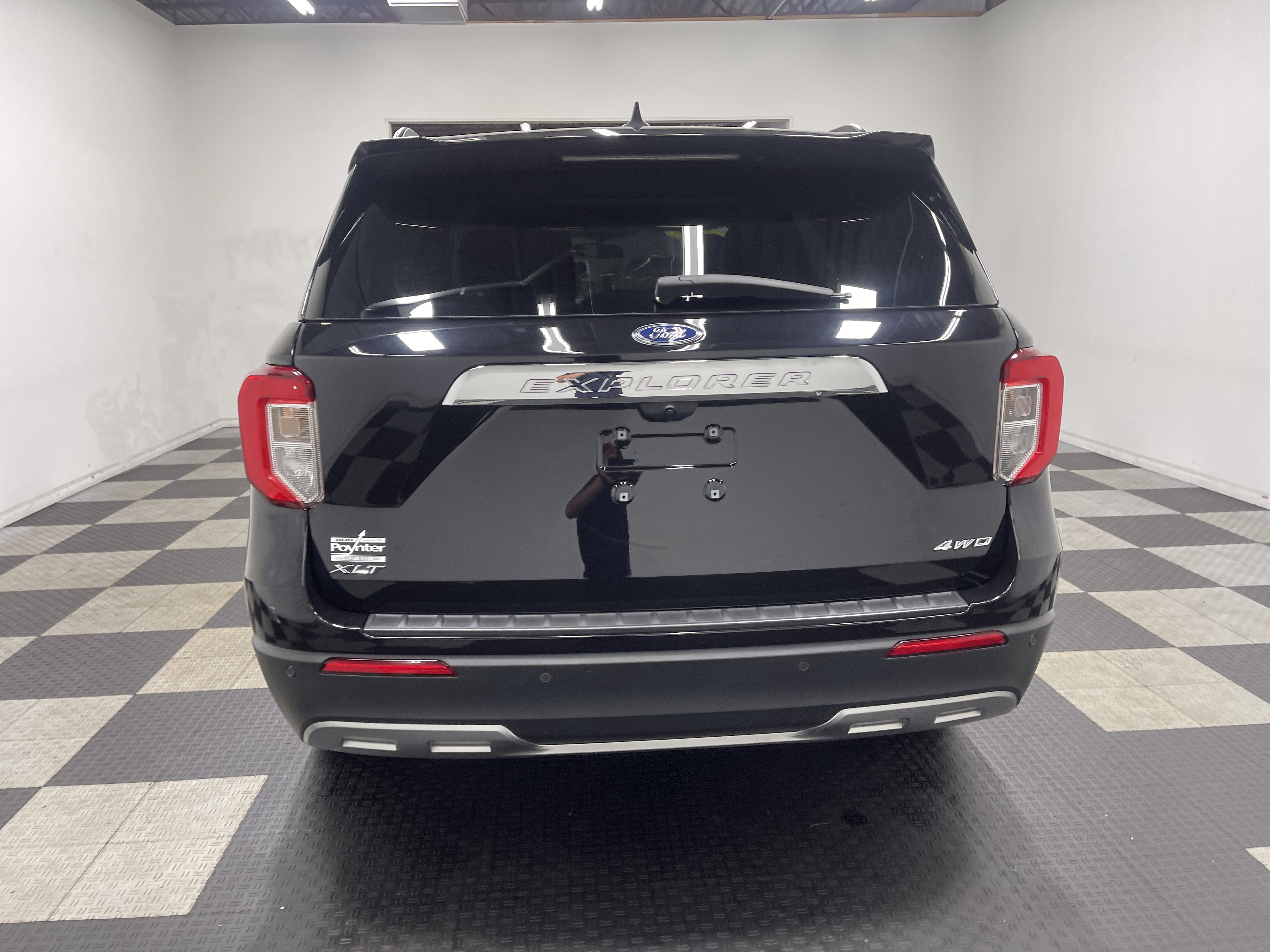 Used 2022 Ford Explorer XLT w/ Equipment Group 202A AWD/4WD image 3