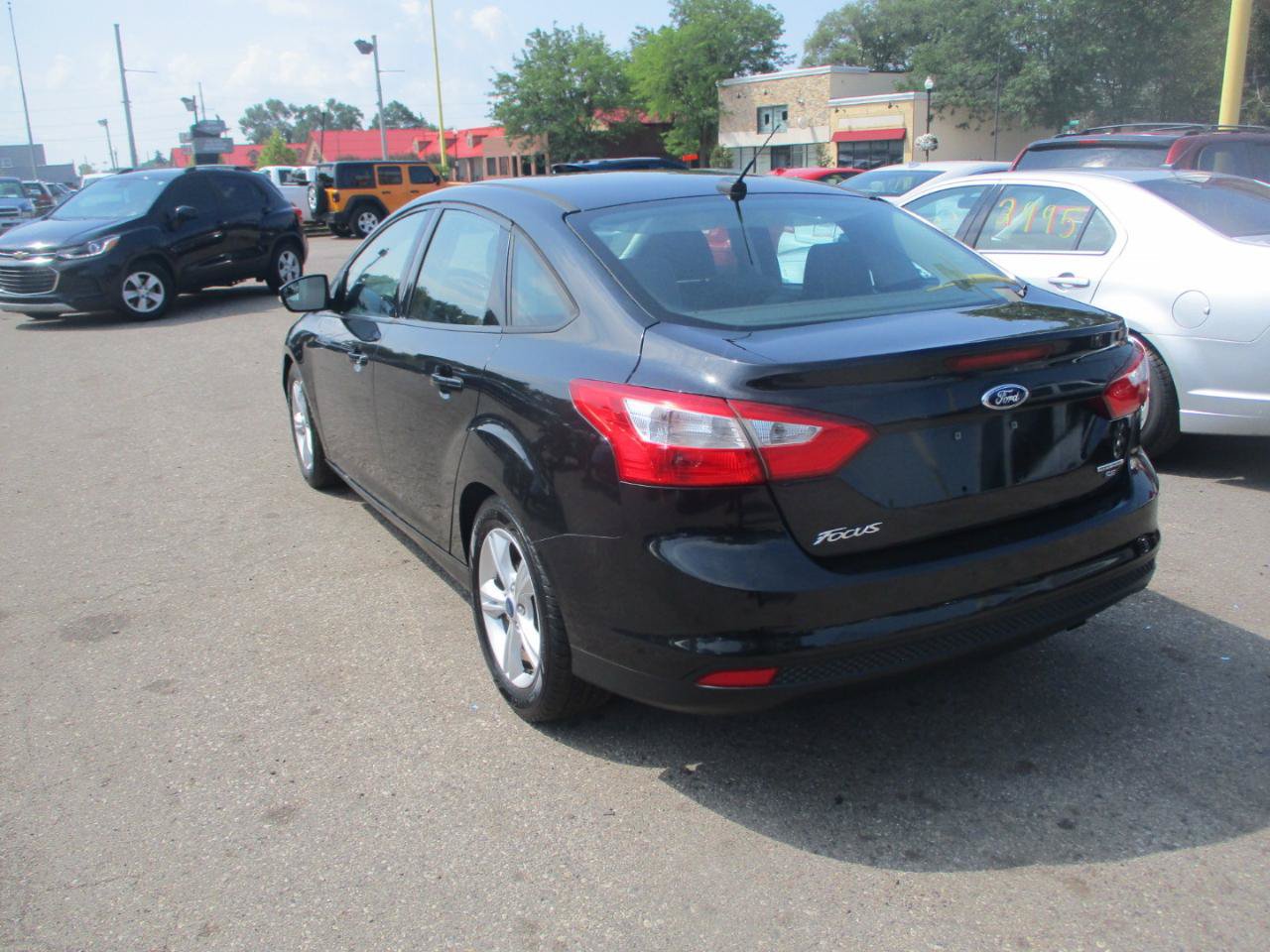 Used 2014 Ford Focus SE w/ SE Winter Package FWD image 4