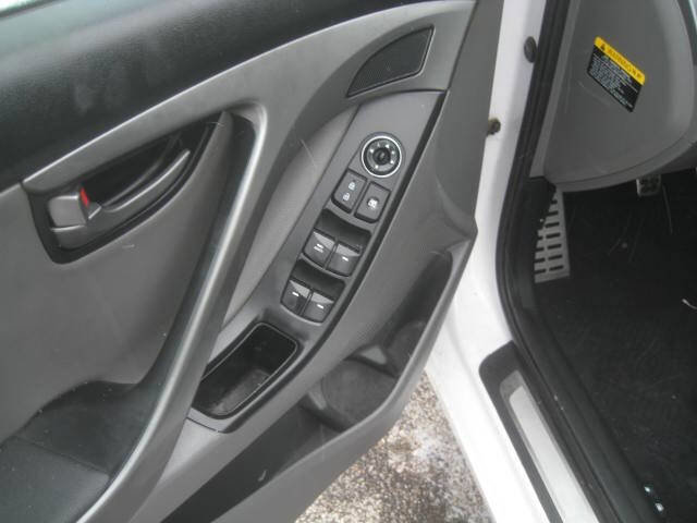 Used 2015 Hyundai Elantra Sport image 17