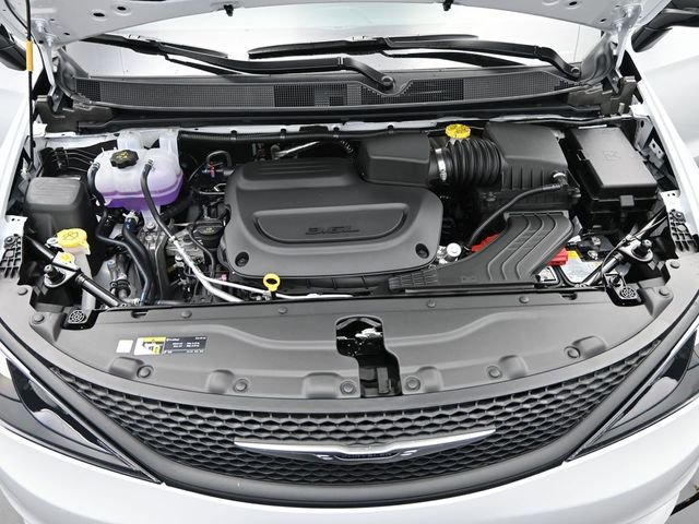New 2025 Chrysler Voyager LX FWD image 39