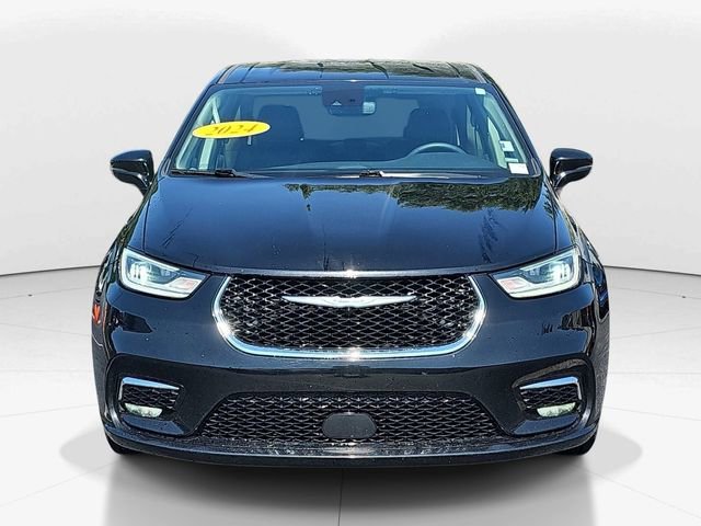 Used 2024 Chrysler Pacifica Touring-L FWD image 8