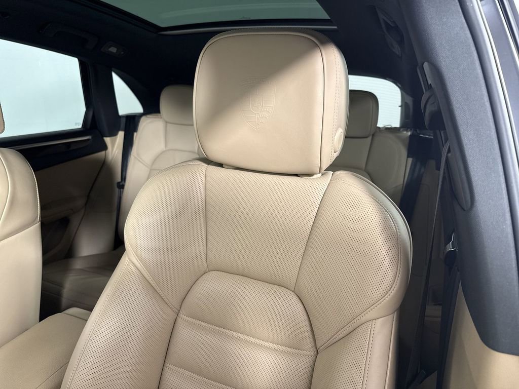 Certified 2024 Porsche Macan image 41