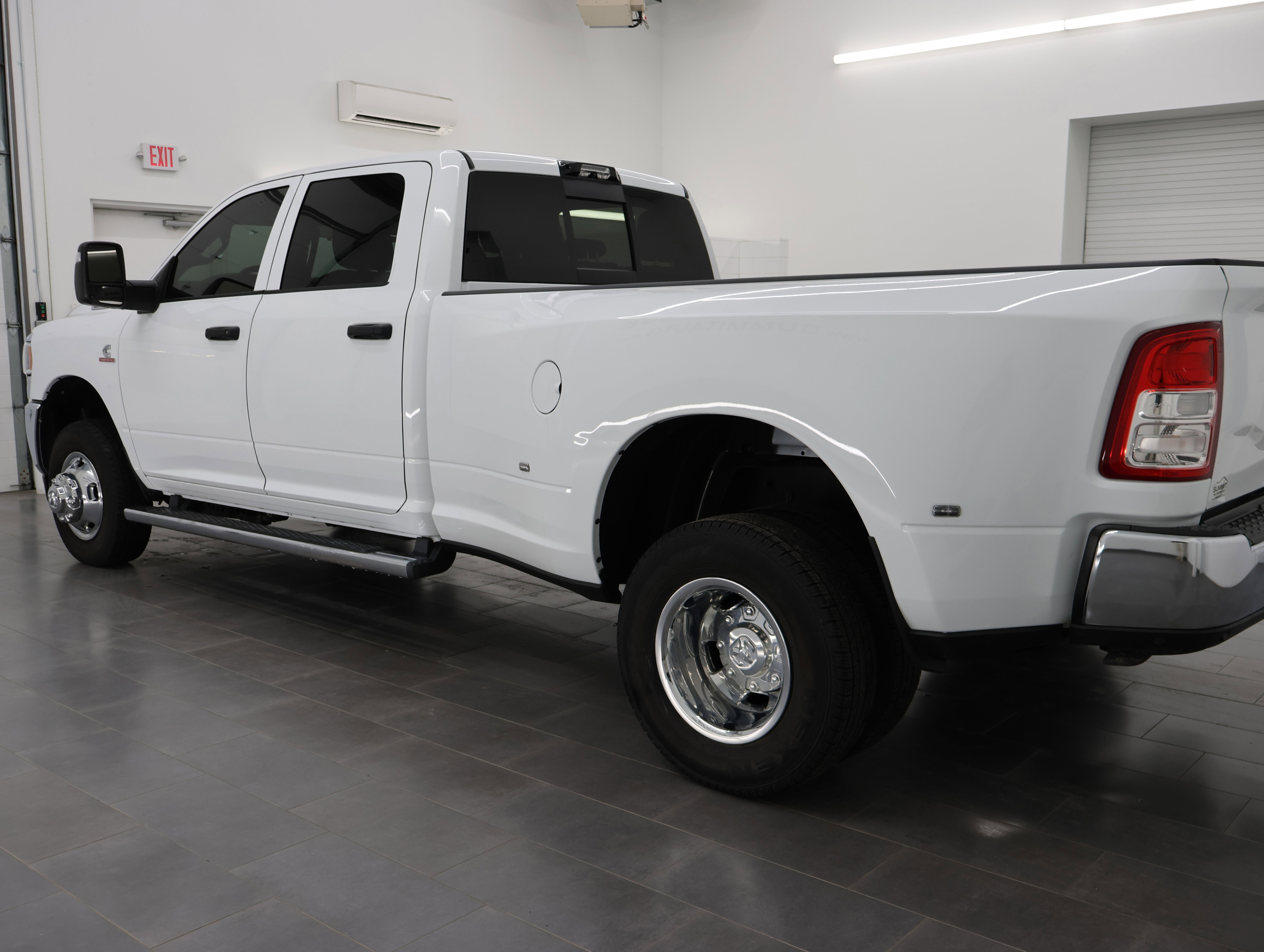 Used 2024 RAM 3500 Tradesman w/ Chrome Appearance Group image 6