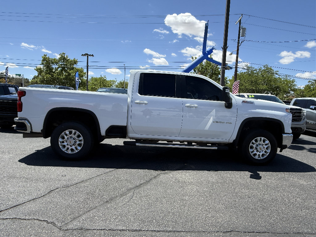 Used 2025 Chevrolet Silverado 2500 LT AWD/4WD image 4