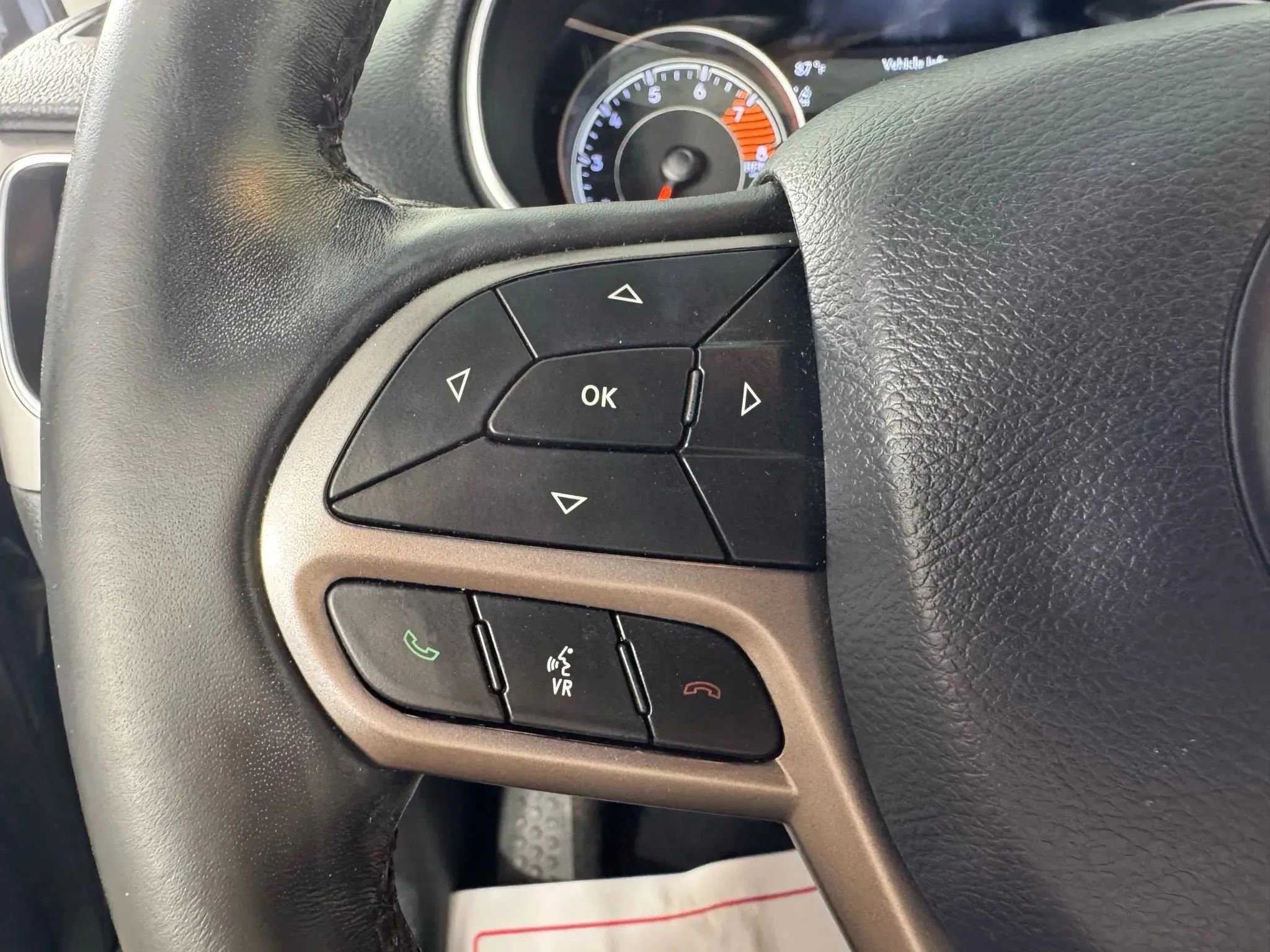 Used 2021 Jeep Cherokee Latitude Lux w/ Comfort/Convenience Group FWD image 15