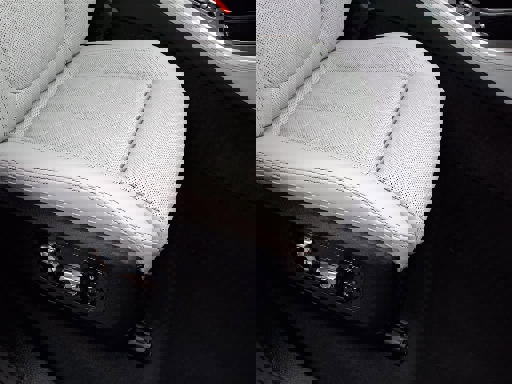 Used 2026 BMW X5 xDrive50e image 19