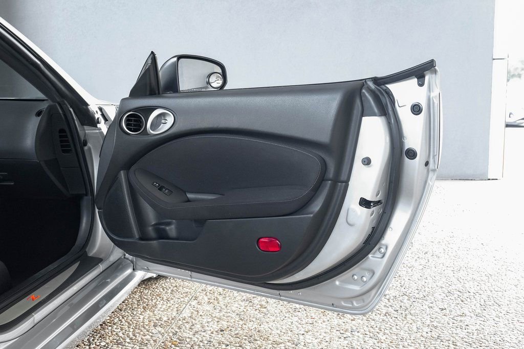 Used 2020 Nissan 370Z Coupe image 35