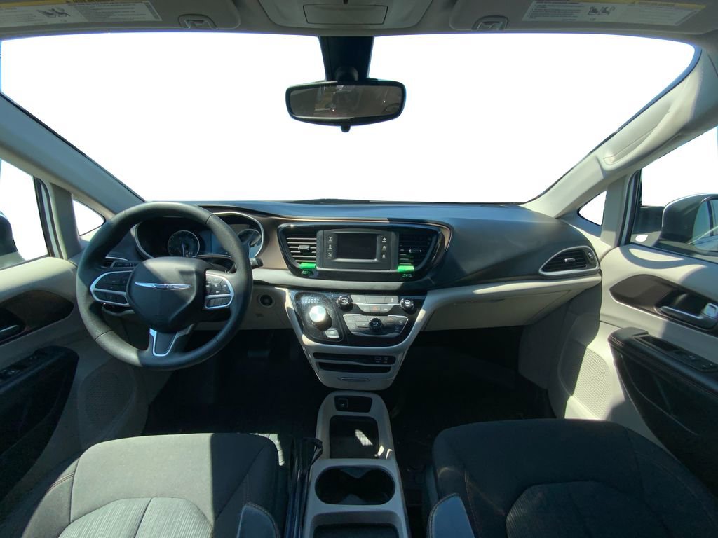 Used 2017 Chrysler Pacifica LX FWD image 14
