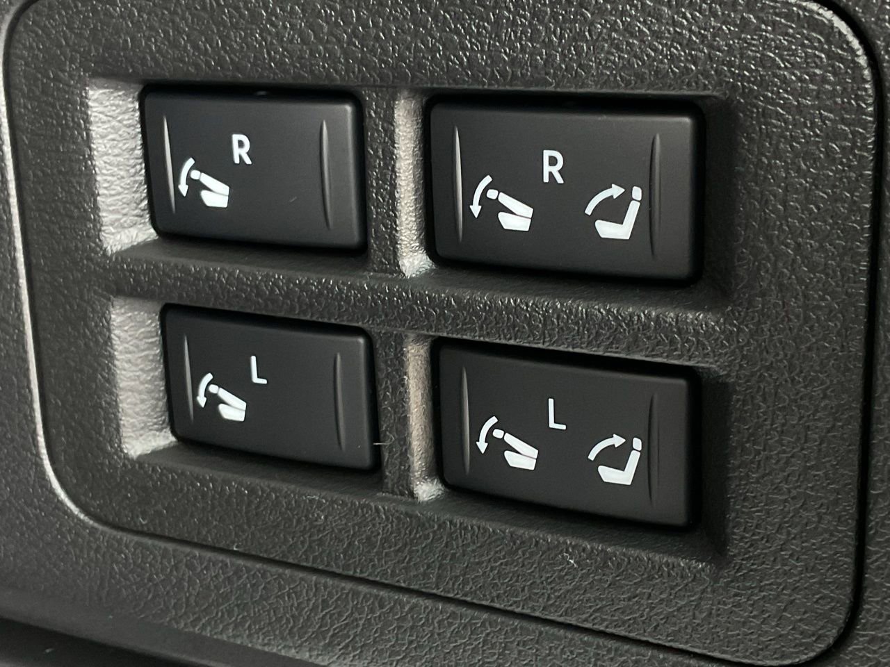 New 2026 Nissan Armada SL image 17