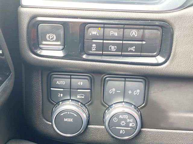 Used 2025 GMC Yukon XL Denali AWD/4WD image 18