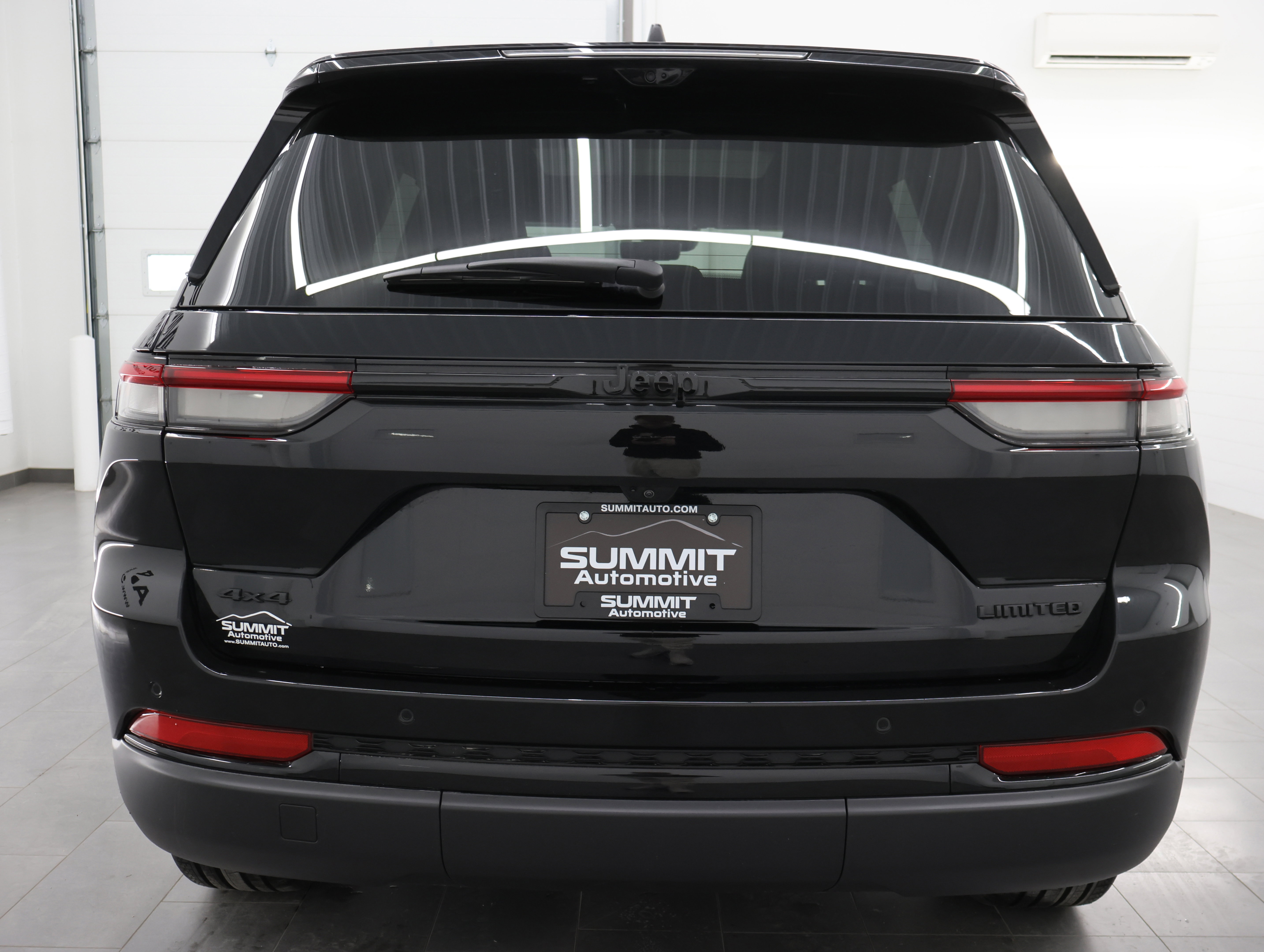 Used 2025 Jeep Grand Cherokee Limited w/ Luxury Tech Group II image 30