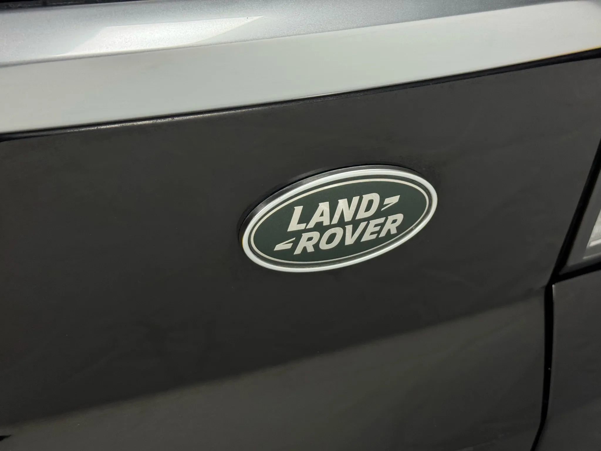 Used 2016 Land Rover Range Rover Sport SE image 11