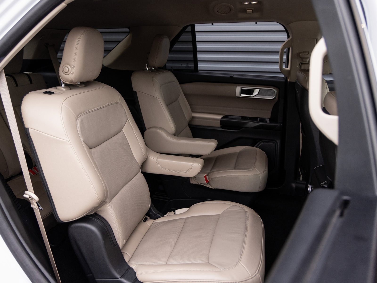 Used 2020 Ford Explorer Limited w/ Hybrid Equipment Group 310A image 30