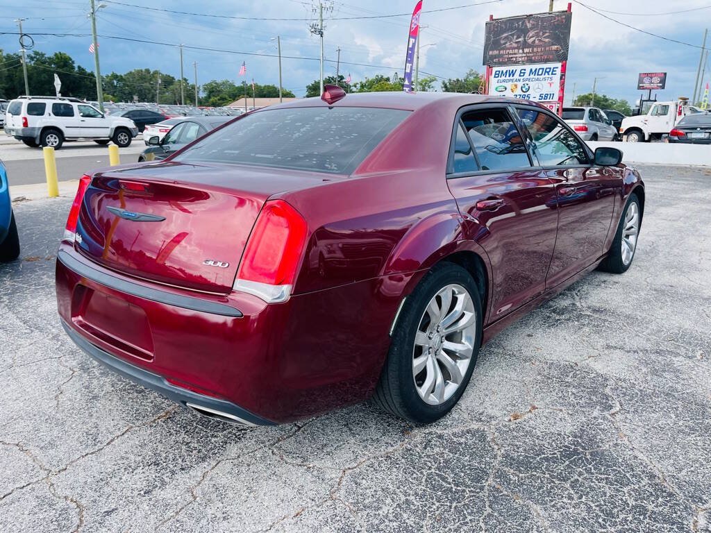 Used 2019 Chrysler 300 Touring w/ Chrome Appearance Package RWD image 9
