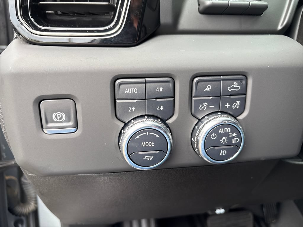 Certified 2025 GMC Sierra 1500 AT4 w/ AT4 Premium Package AWD/4WD image 31