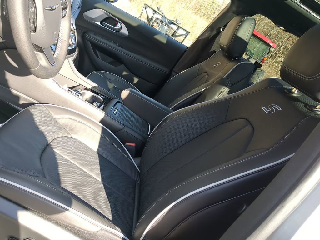 New 2026 Chrysler Pacifica Limited w/ S Appearance Package image 7