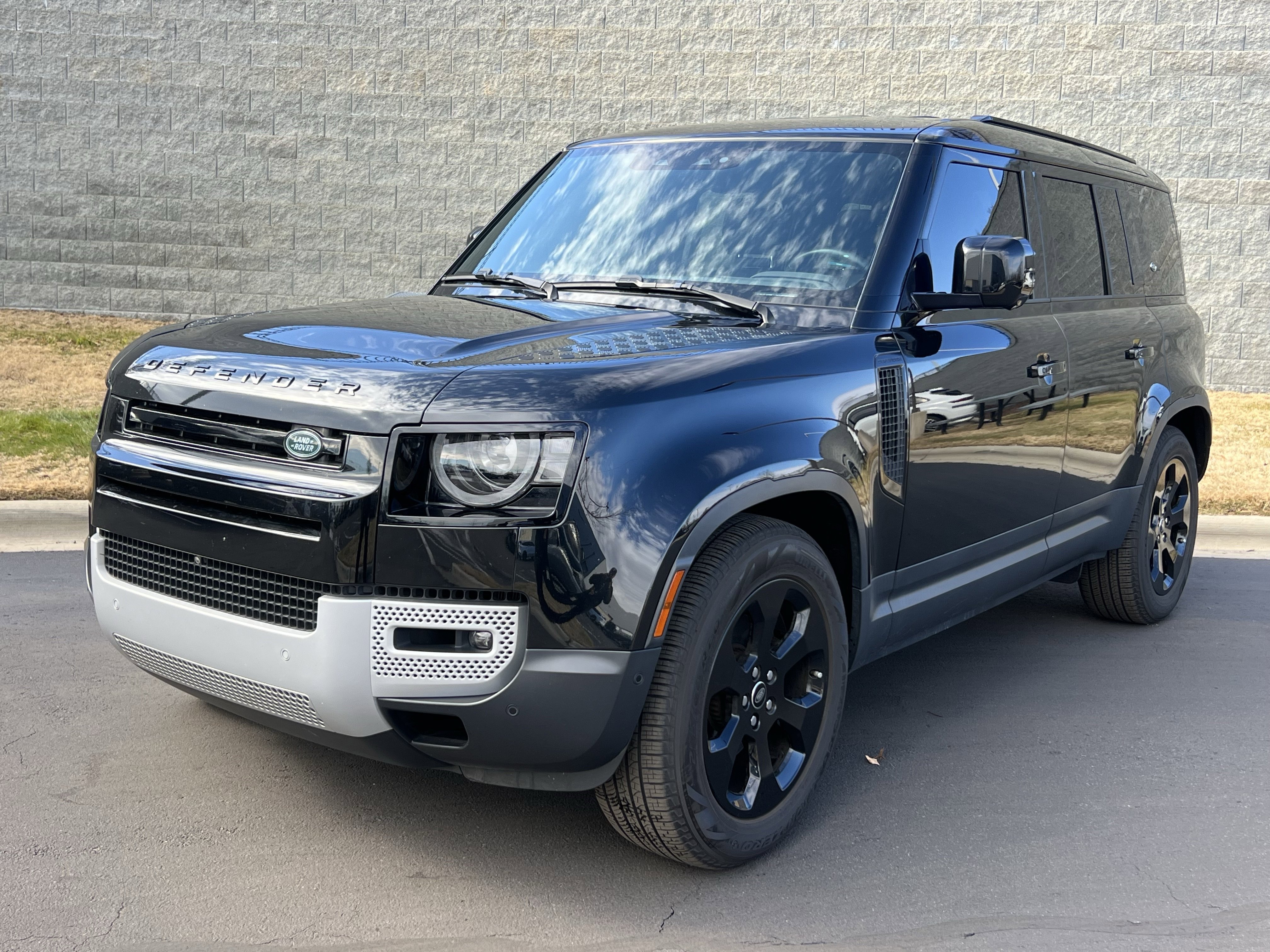 Used 2023 Land Rover Defender 110 S image 1