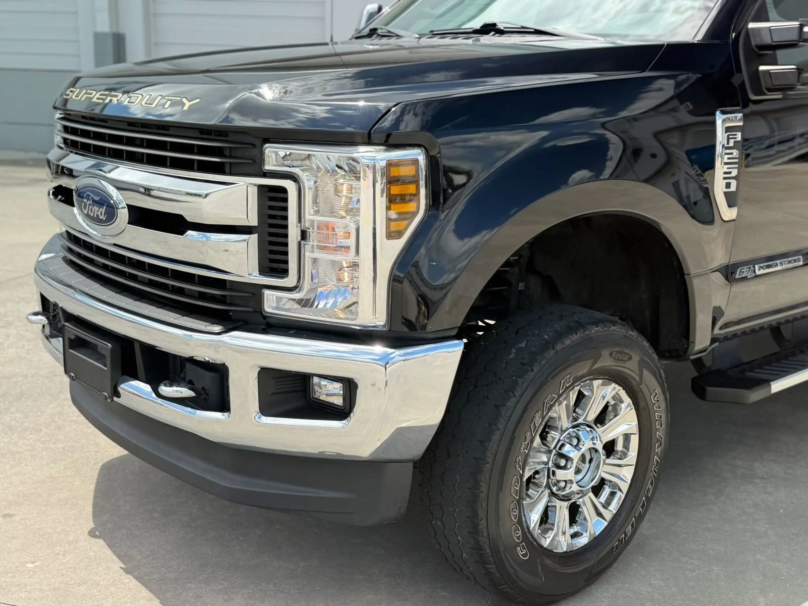 Used 2019 Ford F250 XLT w/ XLT Premium Package AWD/4WD image 2
