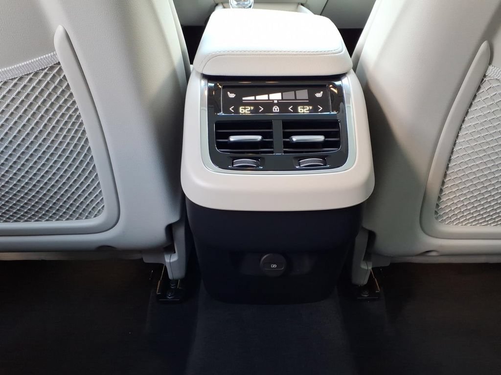 Certified 2026 Volvo XC60 B5 Ultra AWD/4WD image 24
