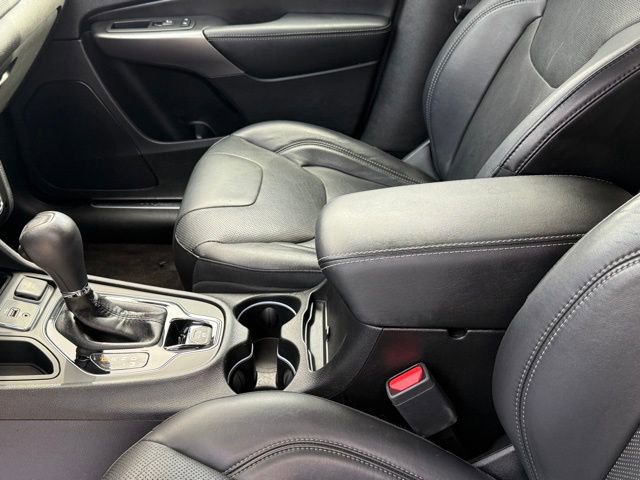 Used 2019 Jeep Cherokee Limited image 23