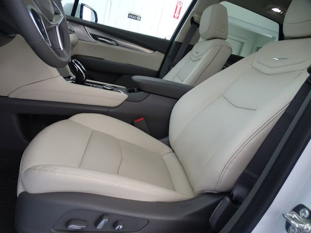 Used 2026 Cadillac XT5 Premium Luxury w/ LPO, Floor Liner Package AWD/4WD image 2