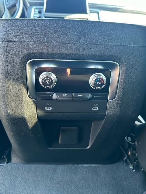 Used 2024 GMC Yukon XL SLT image 40