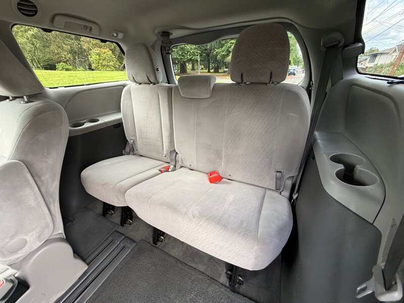 Used 2016 Toyota Sienna LE FWD image 14
