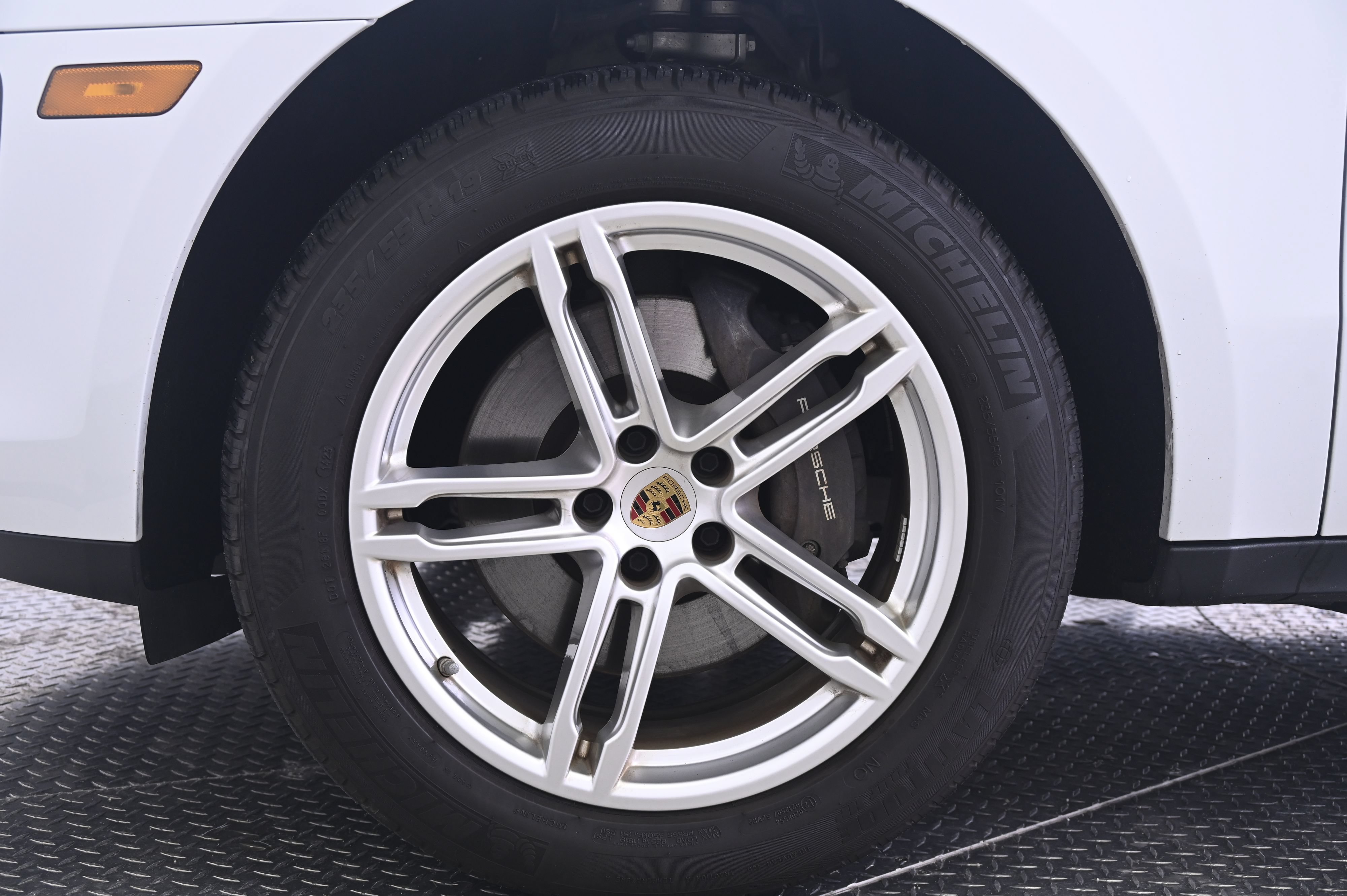 Certified 2023 Porsche Macan AWD/4WD image 11