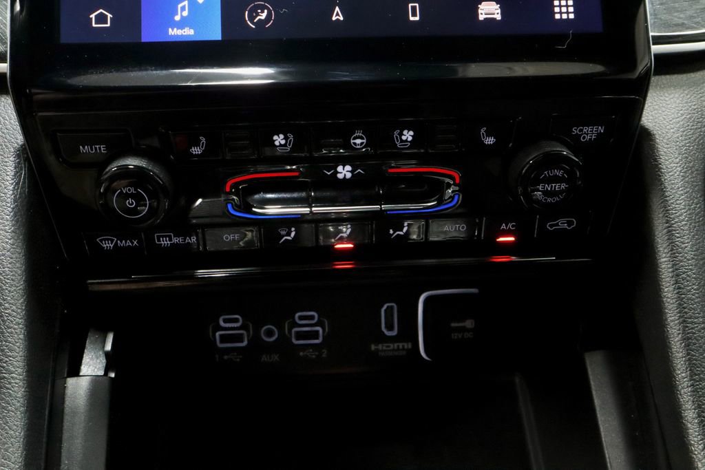 Used 2022 Jeep Grand Cherokee Trailhawk w/ Luxury Tech Group III image 31