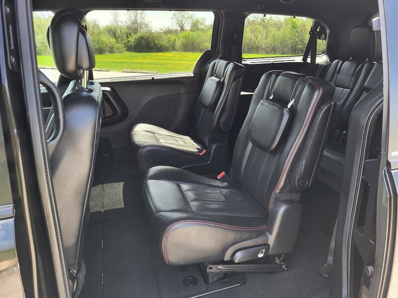 Used 2014 Dodge Grand Caravan R/T w/ Trailer Tow Group FWD image 13