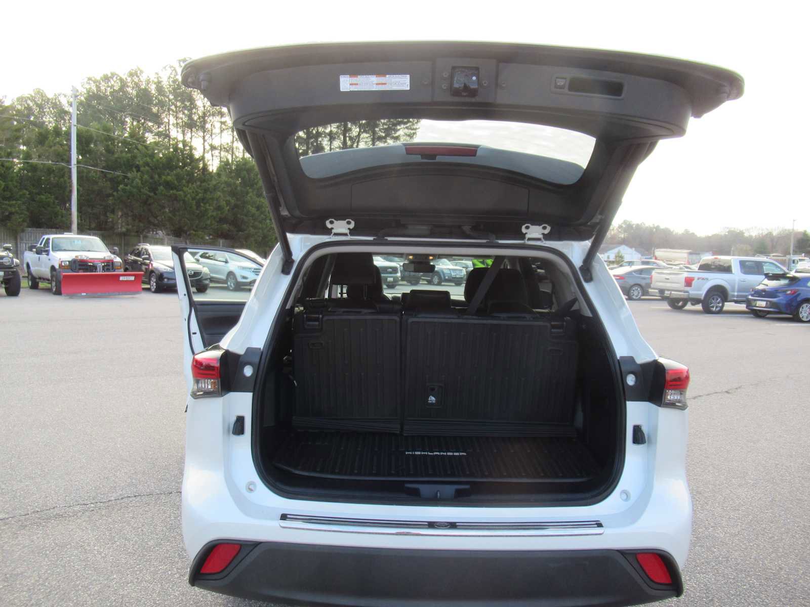 Used 2022 Toyota Highlander XLE image 21