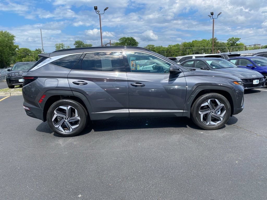 Certified 2023 Hyundai Tucson Limited AWD/4WD image 2