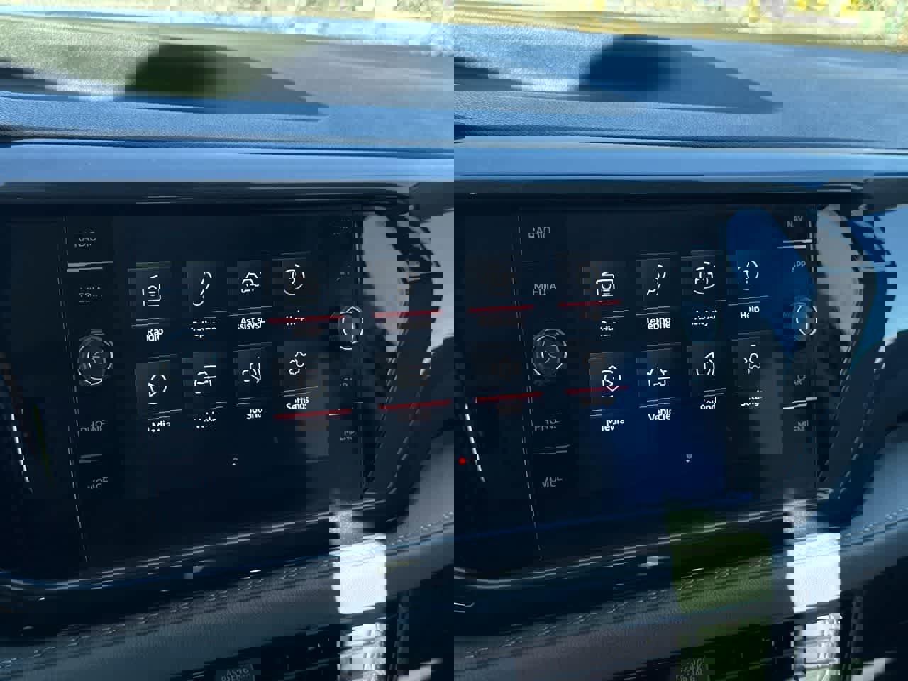 Used 2022 Volkswagen Taos SEL image 18