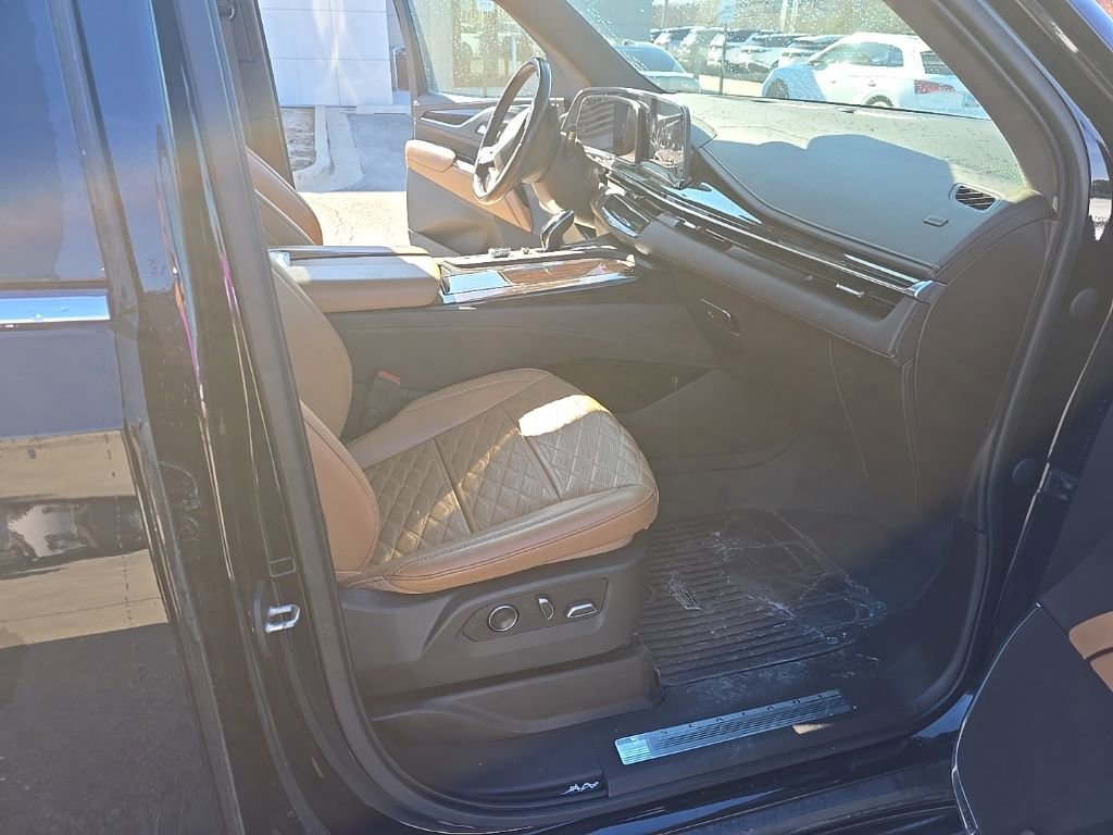 Used 2021 Cadillac Escalade Premium Luxury image 7