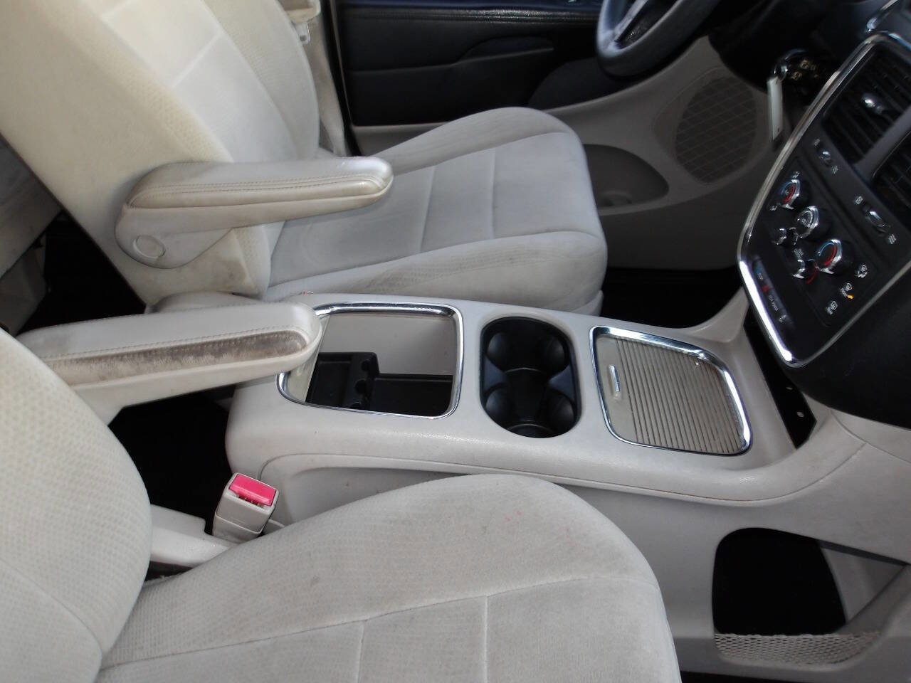 Used 2013 Dodge Grand Caravan SXT w/ Entertainment Group 1 image 19