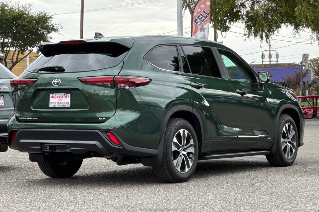 Certified 2025 Toyota Highlander XLE AWD/4WD image 3
