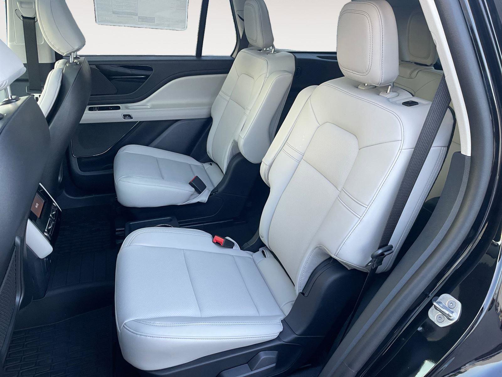 New 2026 Lincoln Aviator AWD image 13
