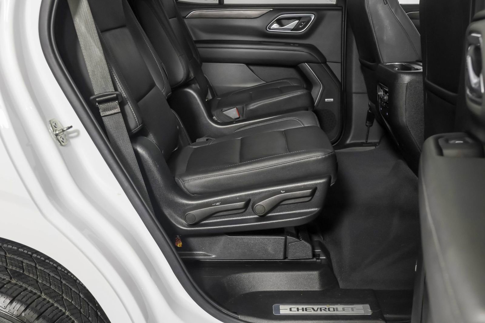 Used 2022 Chevrolet Tahoe Z71 w/ Luxury Package AWD/4WD image 46