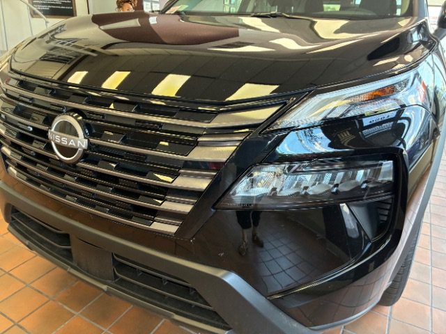 Used 2026 Nissan Rogue SV FWD image 9