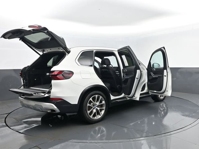 Used 2024 BMW X5 xDrive50e image 36